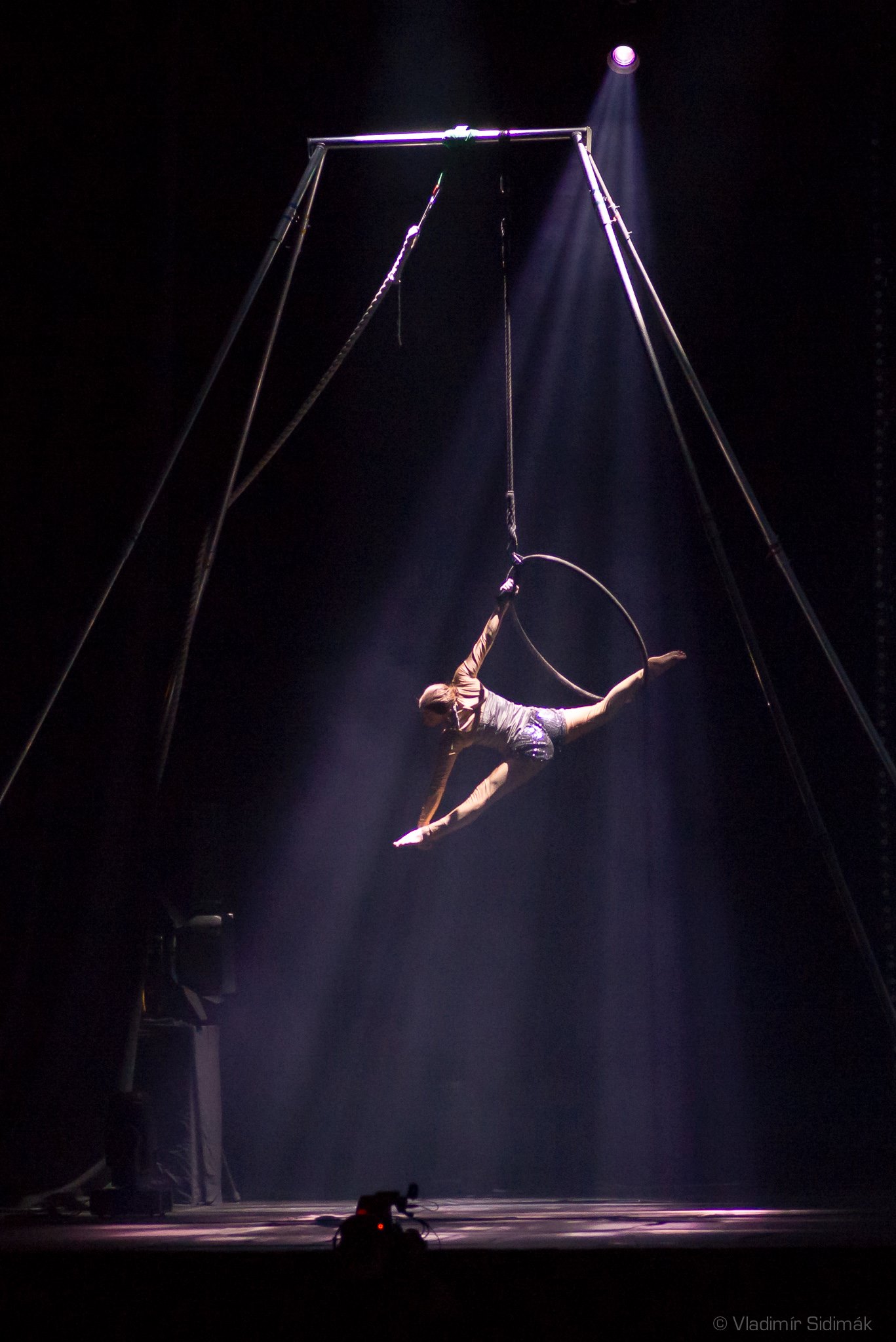 Spectacles de cirque, jongleur de feu , échassiers, Cascadeurs , acrobates, jognleurs animation enfants ,  artifice